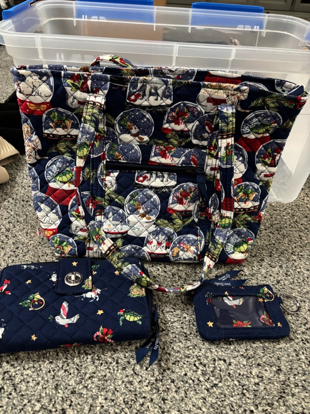 Vera Bradley snowglobes small Vera tote with wallet and zip id